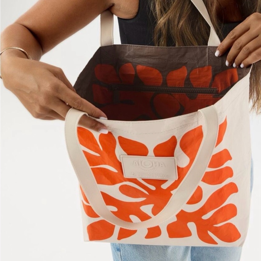 ALOHA Collection REVERSIBLE TOTE APPLIQUÉ 
(Vibrant Orange and Zest/Sandstone)